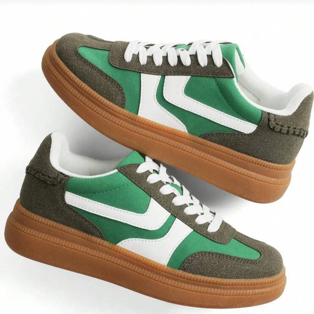 RETRO♦️♦️SUPER CUTE MID-TOP SNEAKER - Picture 5 of 11